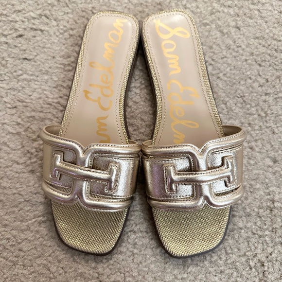 Sam Edelman Gold Slide Size 8 - Worn 3-4 times - Picture 5 of 6